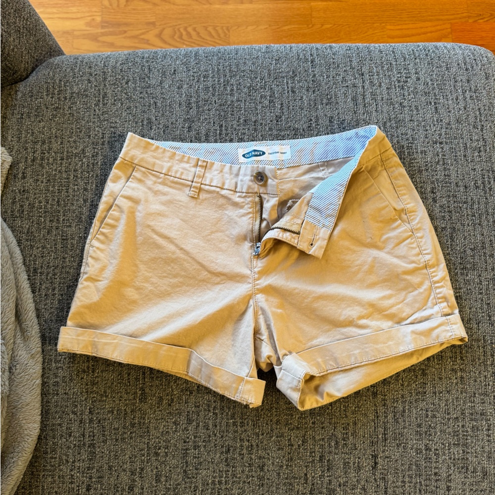 Old Navy Women’s Khaki Flat Front Shorts